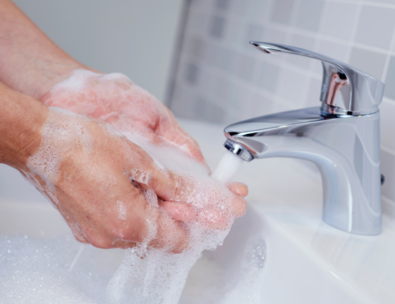 Handdesinfectie_ Verschil tussen handen wassen en desinfecteren