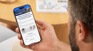Persoon die op de telefoon de FTG webapp open heeft staan