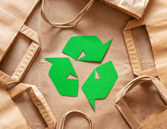 Verpakkingsmaterialen en recycle teken